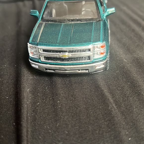 2014 Chevy Silverado diecast car - Picture 3 of 4